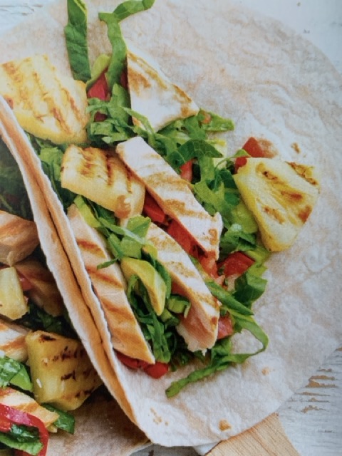 Tortilla au poulet, ananas et avocat