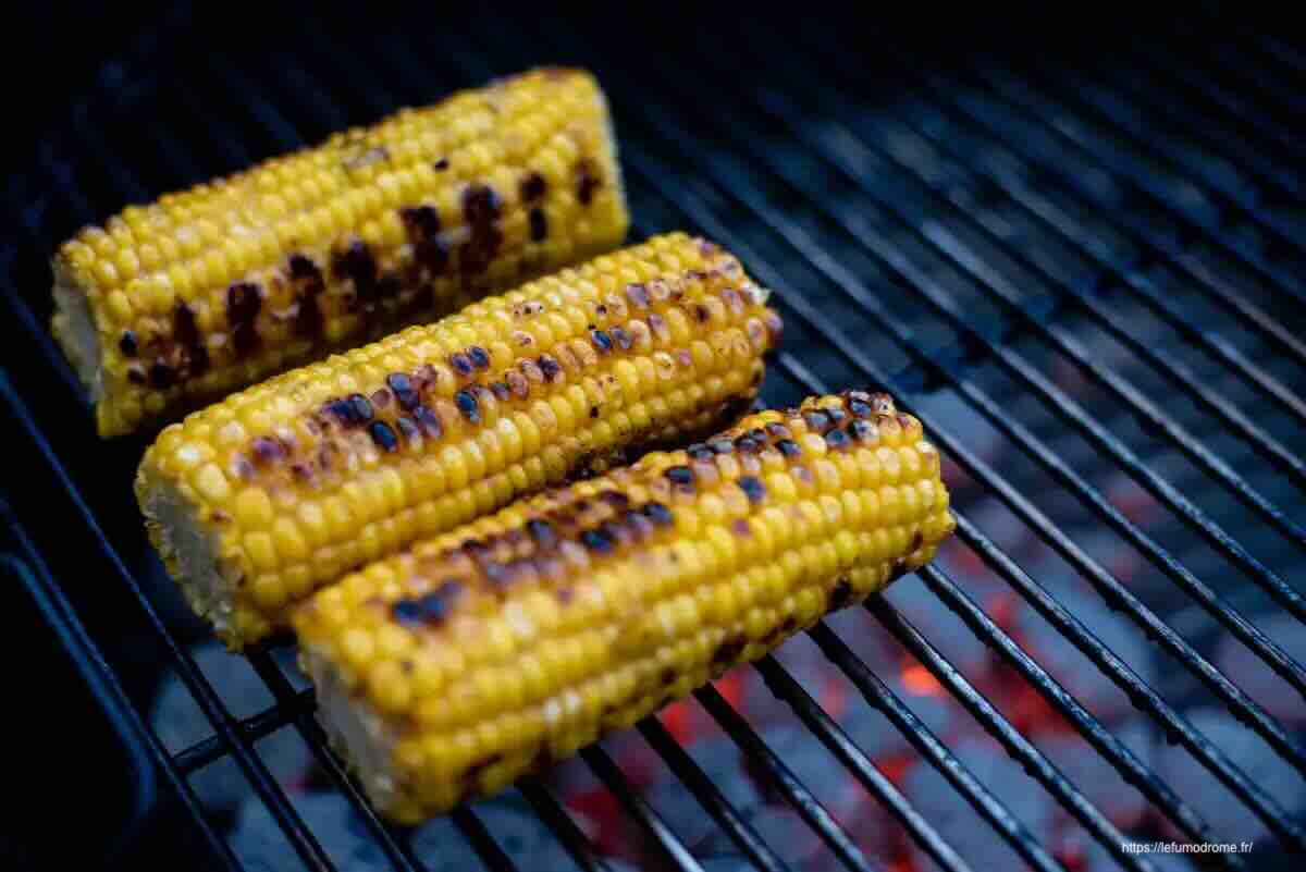 Maïs grillé au barbecue (savoureux et juteux)
