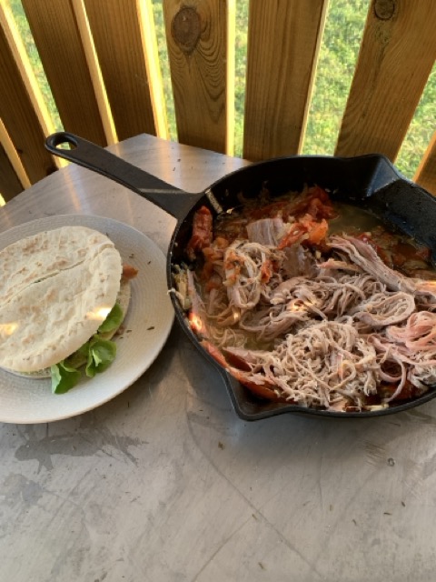Effiloché de filet mignon de porc, tomates et thym