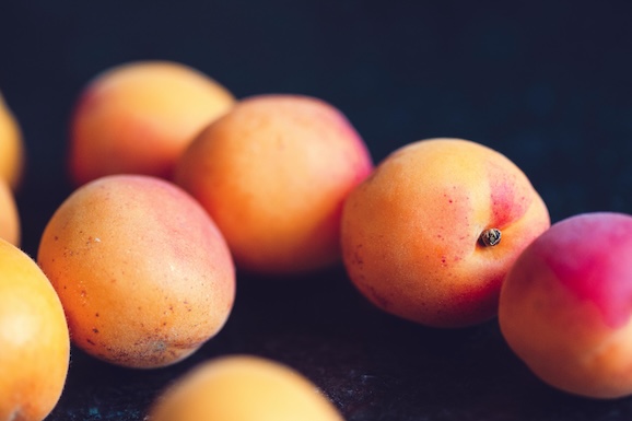 Abricots gratinés à la cannelle